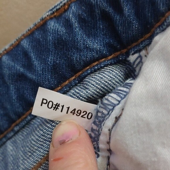 NWT BlankNYC | The Ludlow crop girlfriend size 29  distress 100% organic cotton - Picture 11 of 11